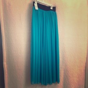 Long flowing Skirt NWT